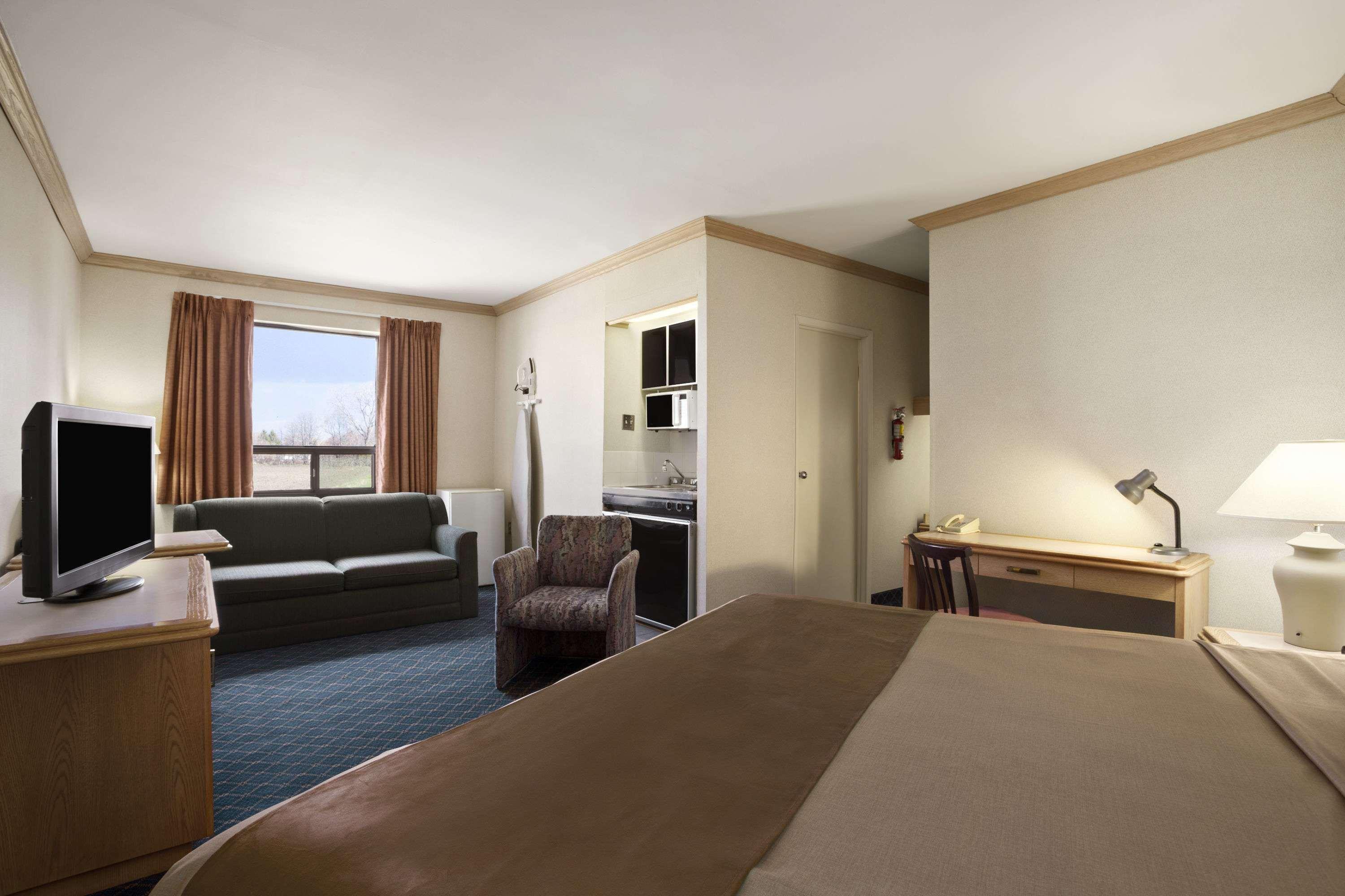 Travelodge By Wyndham Chatham Exterior foto