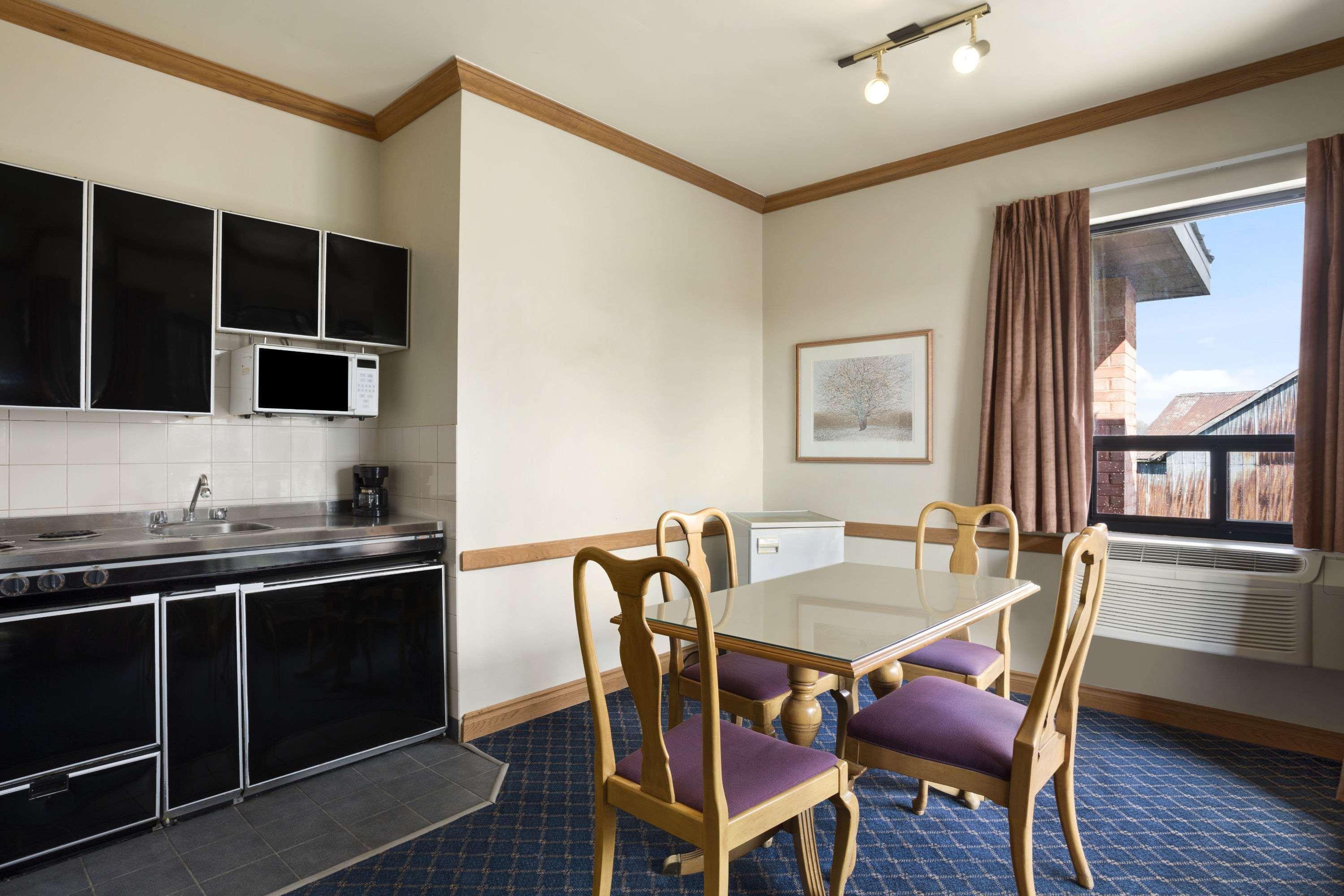 Travelodge By Wyndham Chatham Exterior foto