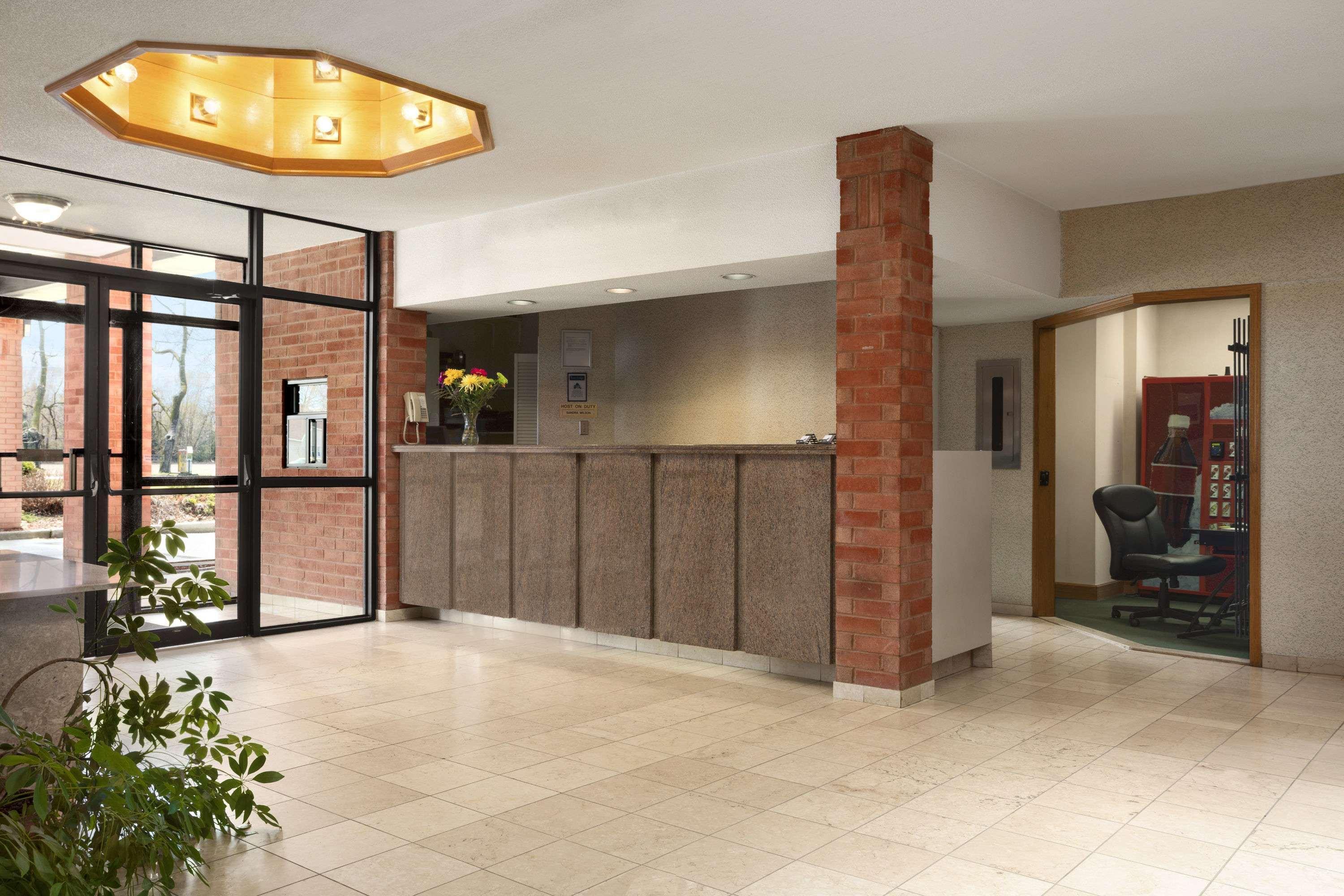 Travelodge By Wyndham Chatham Exterior foto