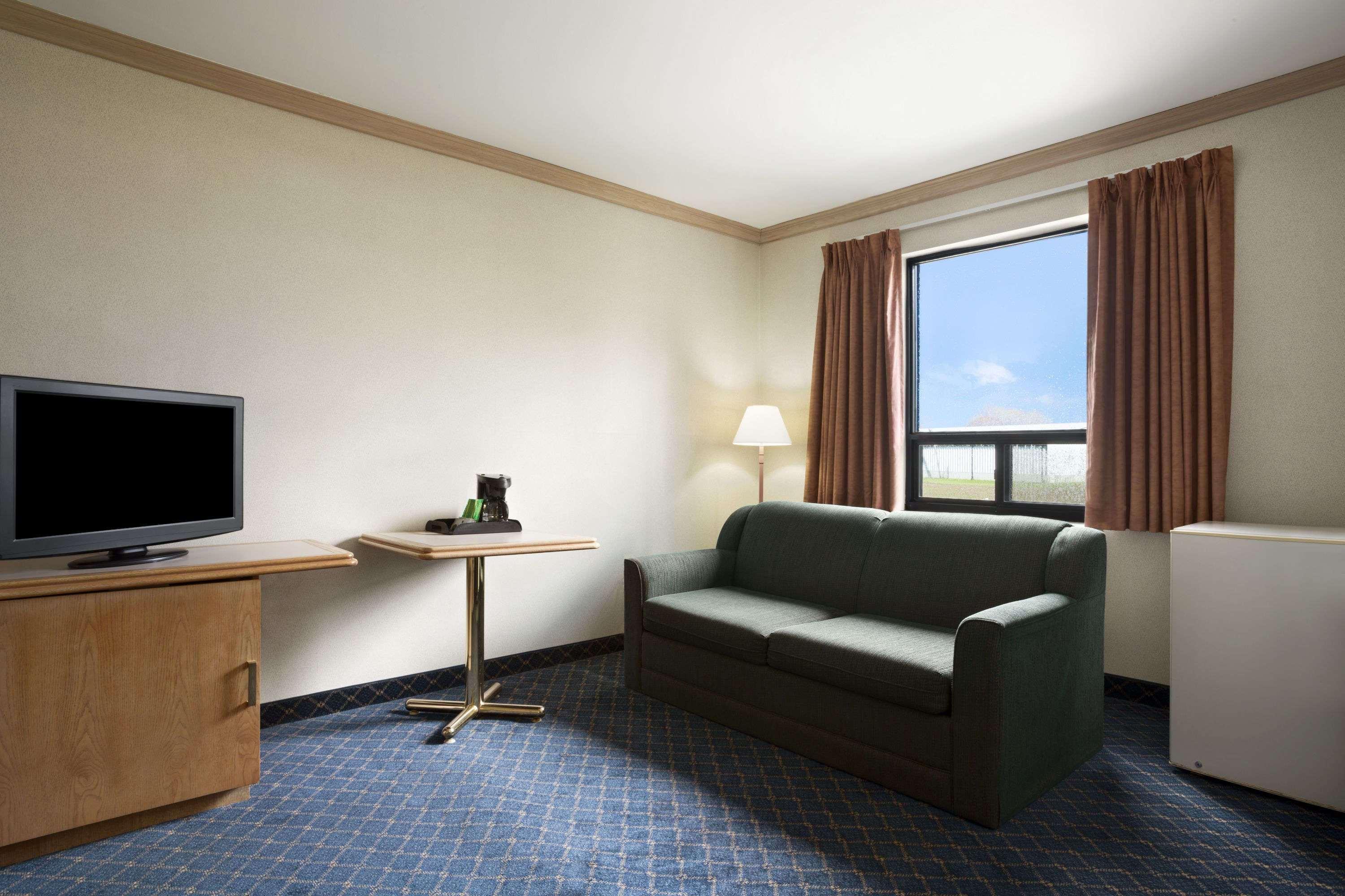 Travelodge By Wyndham Chatham Exterior foto
